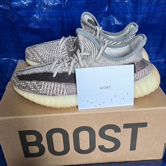 Yeezys 350 v2 Zyon - Picture 8 of 8